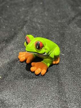 1998 Vintage Rainforest Cafe Red-Eyed Tree Frog PVC Figure